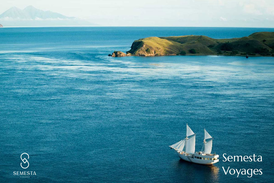 Luxury-Yacht-Charter-Indonesia,-Explore-the-Hidden-Paradise-of-Komodo-and-Beyond